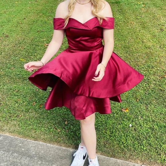 Maroon cocktail dress-Satin - Picture 3 of 4